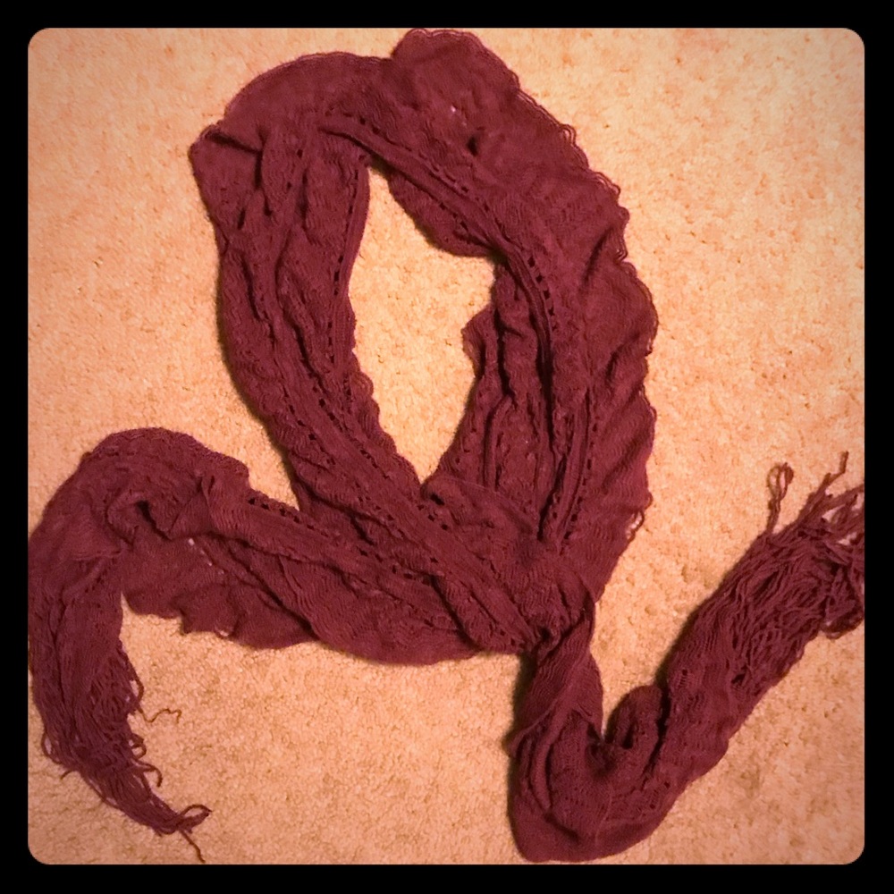 Frenchi burgundy knit ruffle scarf
